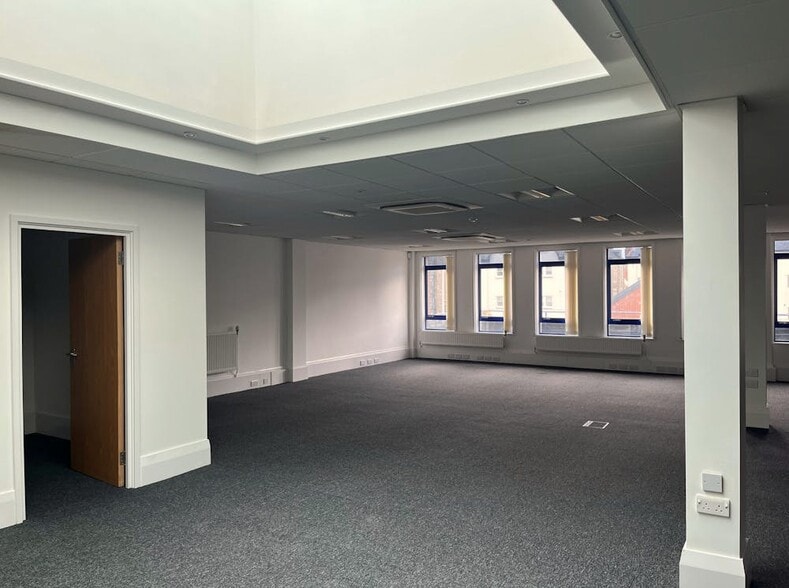12-13 Windsor Pl, Cardiff for sale - Interior Photo - Image 2 of 5