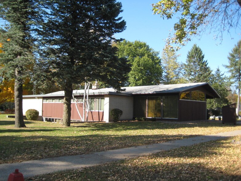 421 S Beaumont Rd, Prairie Du Chien, WI for sale - Primary Photo - Image 1 of 1