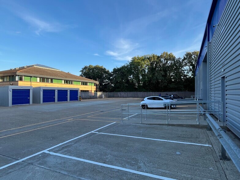 Hatfield Rd, St Albans for lease - Building Photo - Image 2 of 2