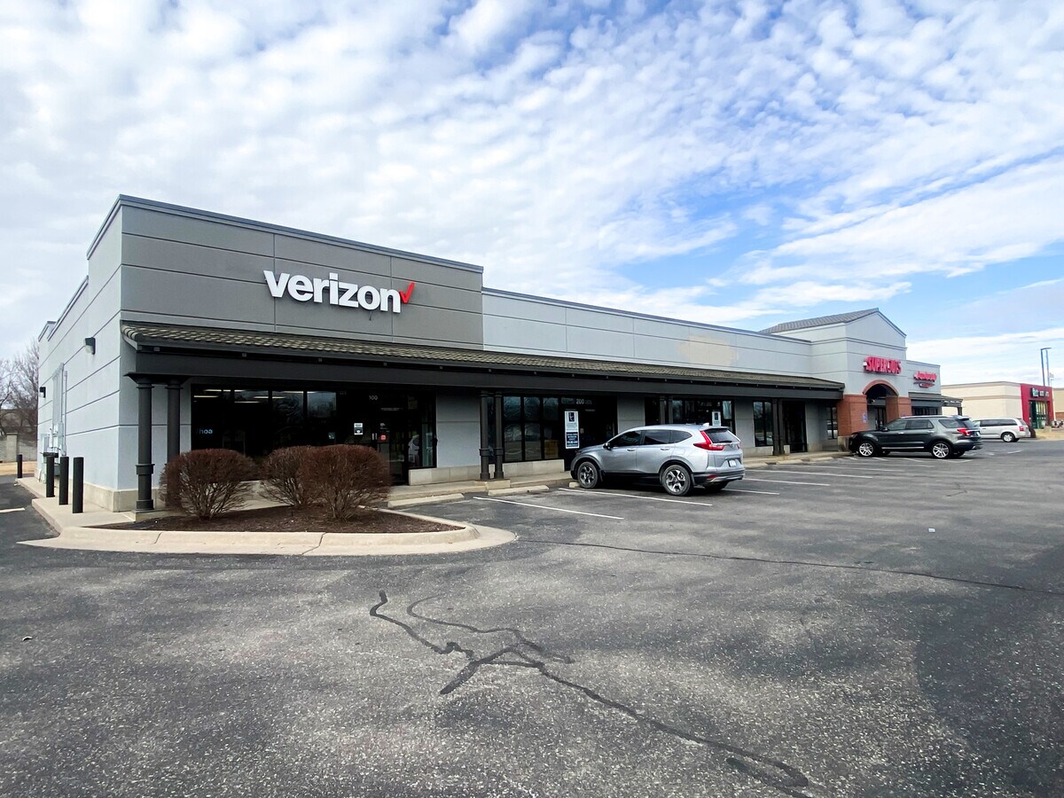 229 N Andover Rd, Andover, KS 67002