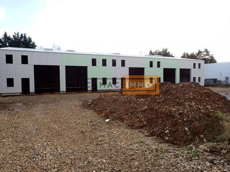 Industrial in Sainte-Geneviève for lease - Construction Photo - Image 1 of 5