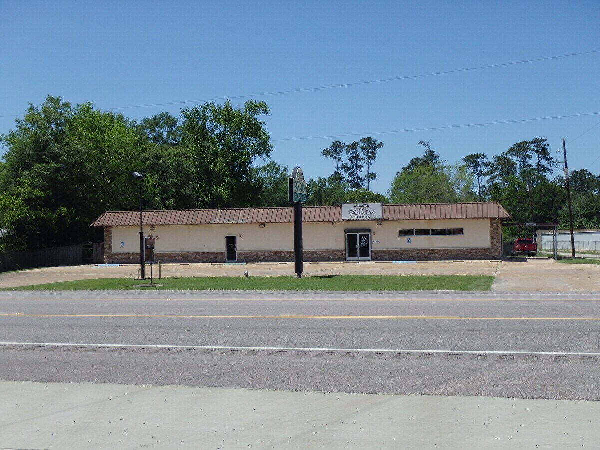 1089310897 Highway 12, Orange, TX 77632