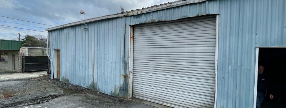 490 SE Bourne Dr, Smyrna, GA for sale - Primary Photo - Image 1 of 1