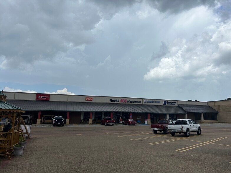 1905-1925 Spillway Rd, Brandon, MS for lease - Building Photo - Image 3 of 7