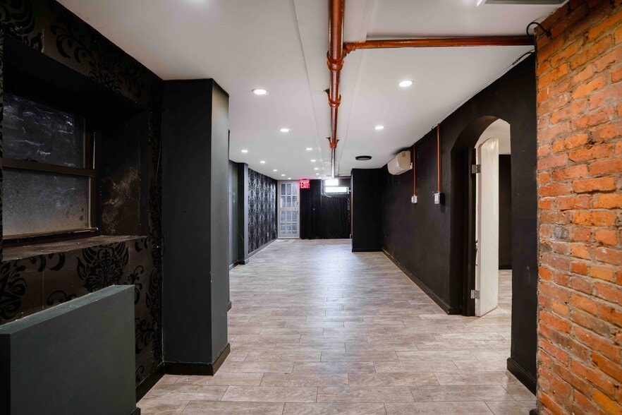 377 S 1st St, Brooklyn, NY for lease - Building Photo - Image 2 of 7