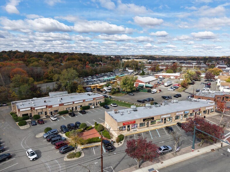227 S Middletown Rd, Nanuet, NY for lease - Building Photo - Image 2 of 4