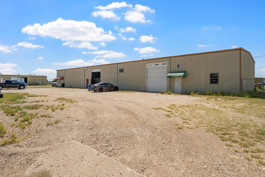 435 S McLennan Loop, Elm Mott, TX for lease - Building Photo - Image 1 of 5