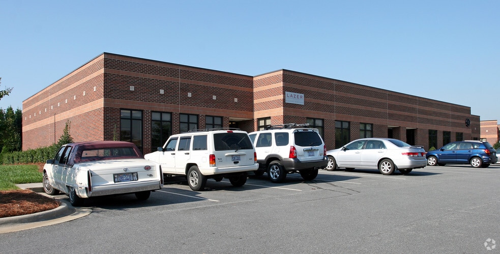 971-985 Pinebrook Knolls Dr, Winston-Salem, NC for lease - Building Photo - Image 3 of 5