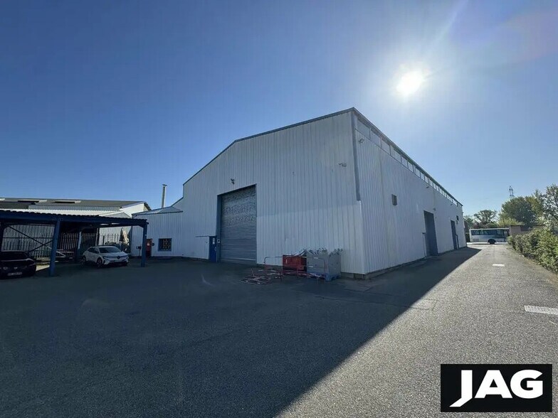 Flex in Vaulx-en-Velin for lease - Building Photo - Image 1 of 10
