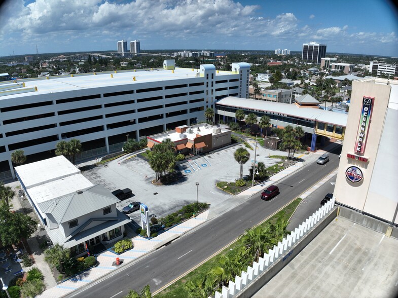 225 N Atlantic Ave, Daytona Beach, FL for lease - Building Photo - Image 3 of 8