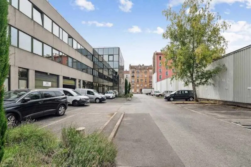 Flex in Ivry-sur-Seine for lease - Building Photo - Image 3 of 32