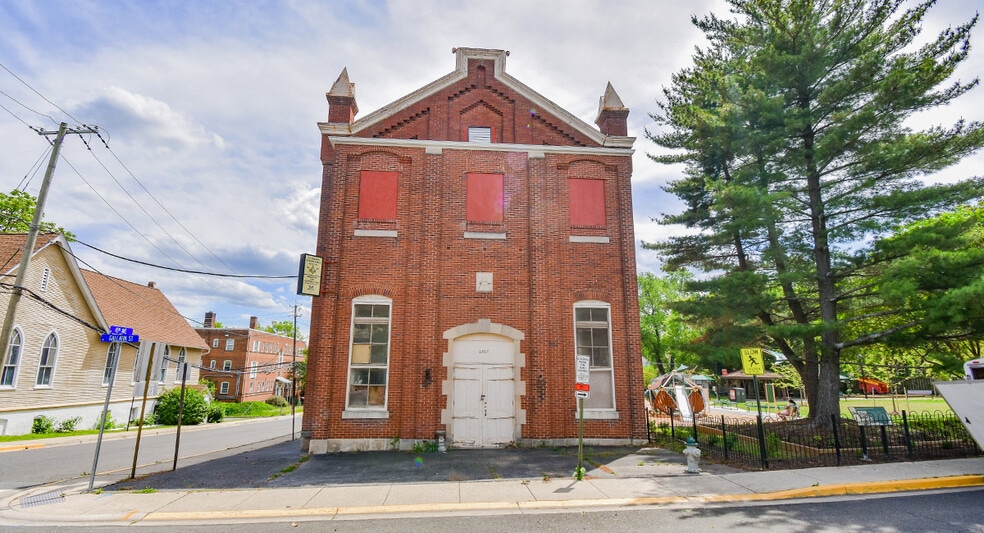 4207 Gallatin St, Hyattsville, MD for lease - Building Photo - Image 2 of 5