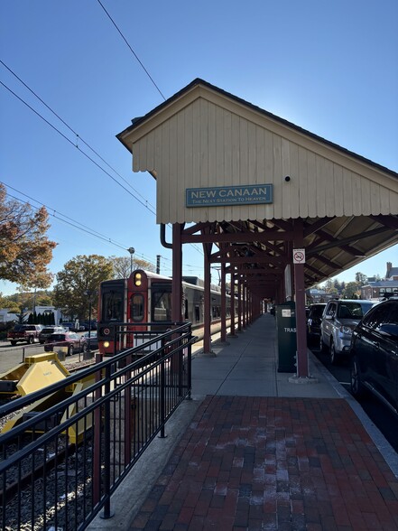 39-51 Pine St, New Canaan, CT for sale - Building Photo - Image 3 of 15