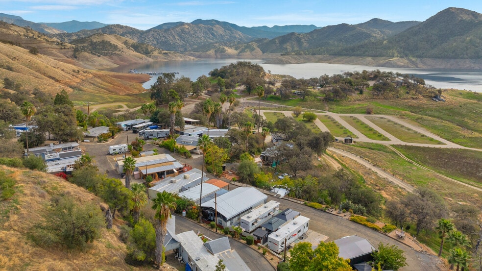 32303 E Trimmer Springs Rd, Sanger, CA for sale - Building Photo - Image 3 of 11