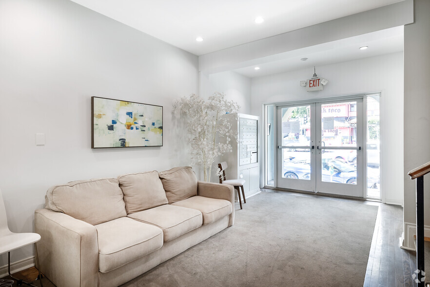 8228 W Sunset Blvd, Los Angeles, CA for lease - Interior Photo - Image 3 of 25