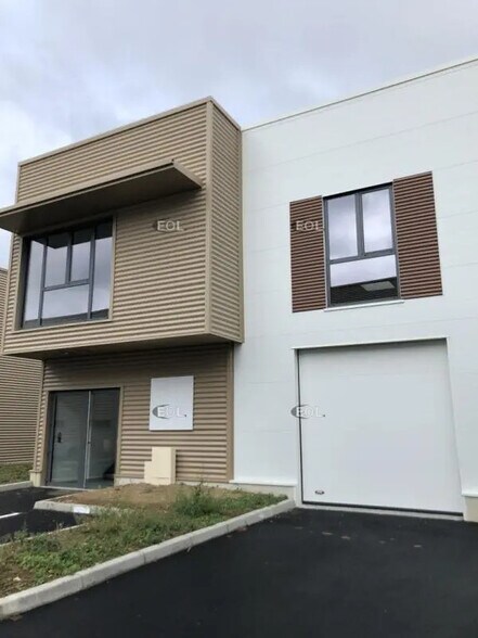 Flex in Bussy-Saint-Georges for lease - Building Photo - Image 1 of 3