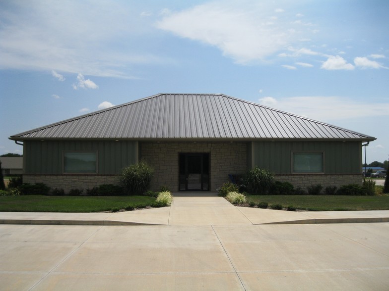 315 E First St, Moundridge, KS for sale - Building Photo - Image 1 of 1