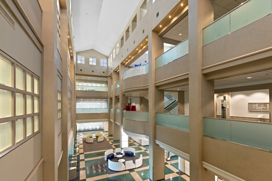 The Brock Center Portfolio portfolio of 2 properties for sale on LoopNet.com - Building Photo - Image 3 of 12