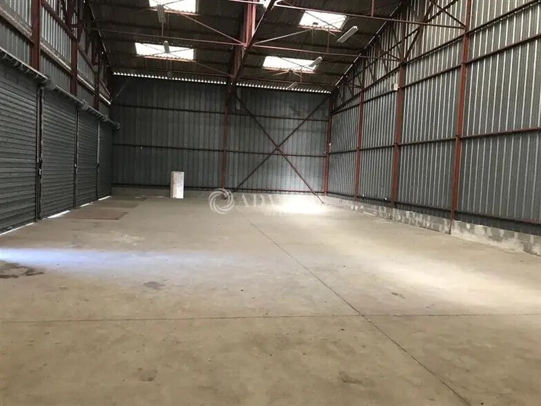 Flex in Blois for lease - Interior Photo - Image 3 of 6