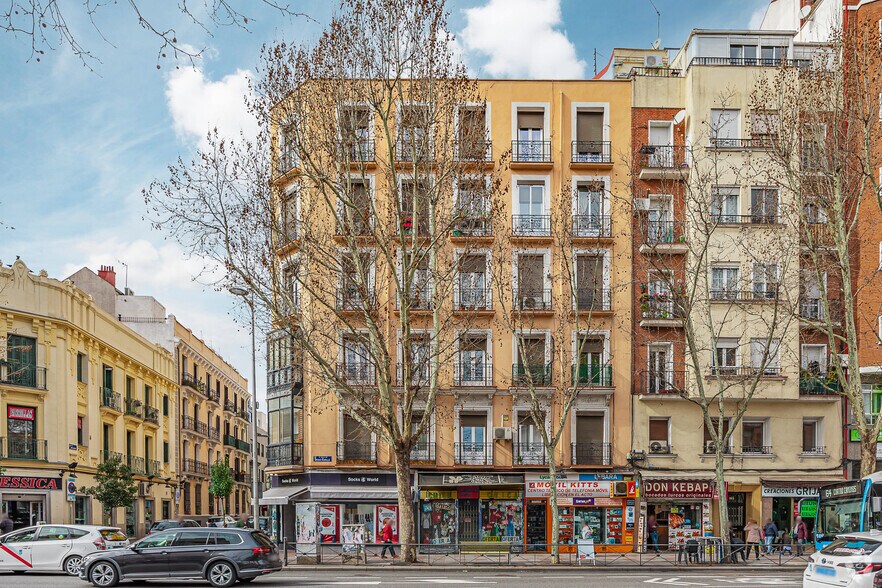 Retail in Madrid, Madrid for lease - Building Photo - Image 2 of 2