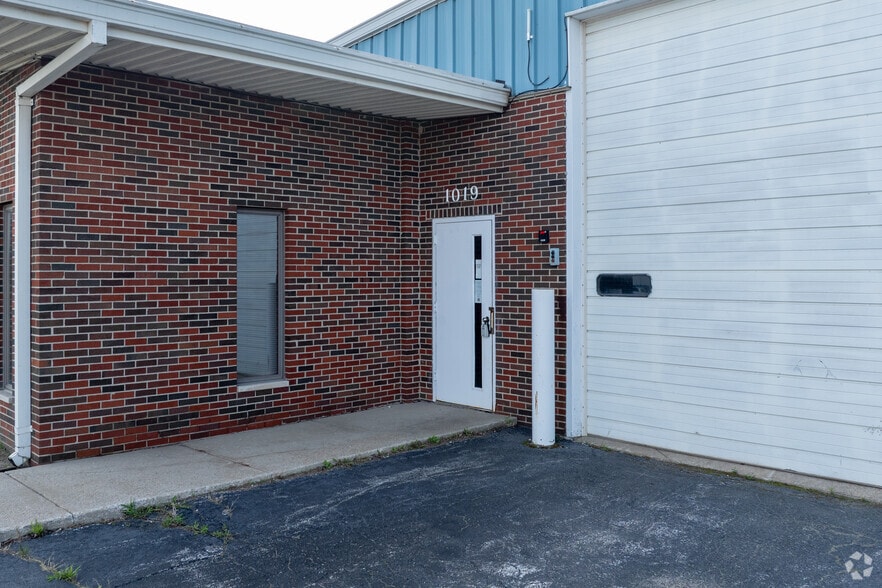 1019 E Summit St, Crown Point, IN for sale - Building Photo - Image 3 of 39