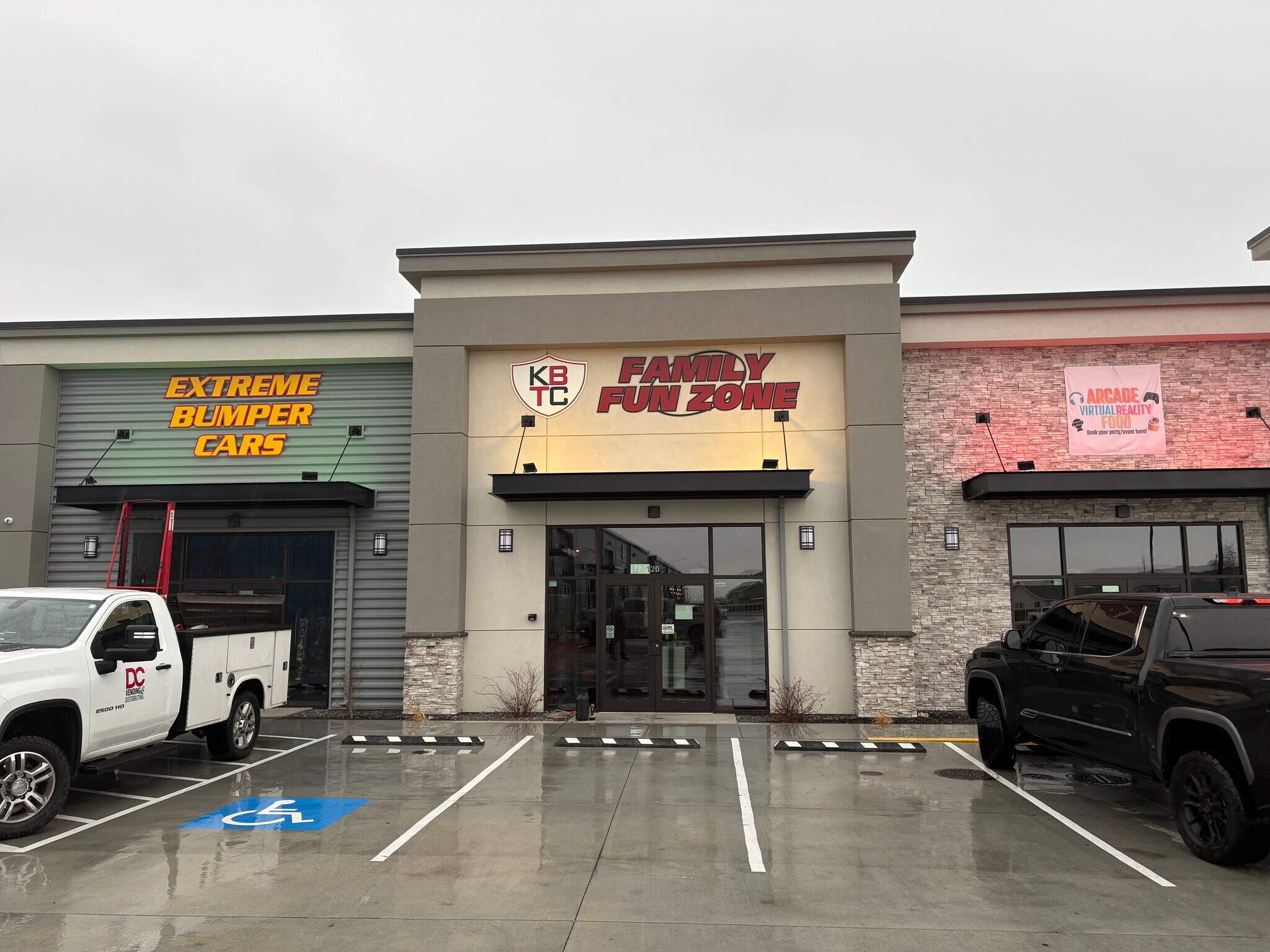 8425 D Chapel Hill Blvd, Pasco, WA for lease Primary Photo- Image 1 of 11