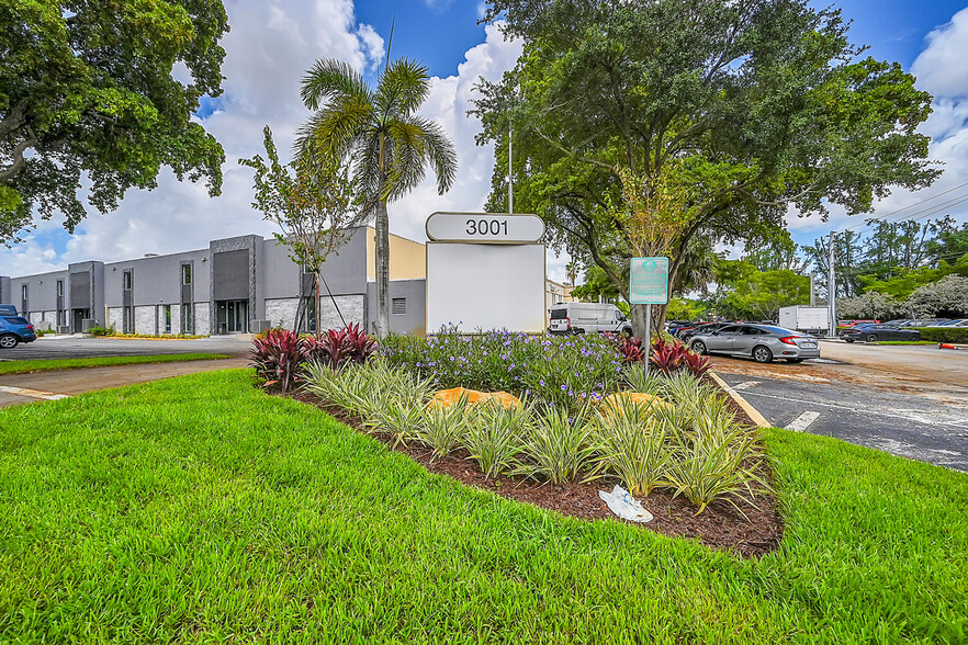 3001 SW 10th St, Pompano Beach, FL for lease - Building Photo - Image 2 of 59