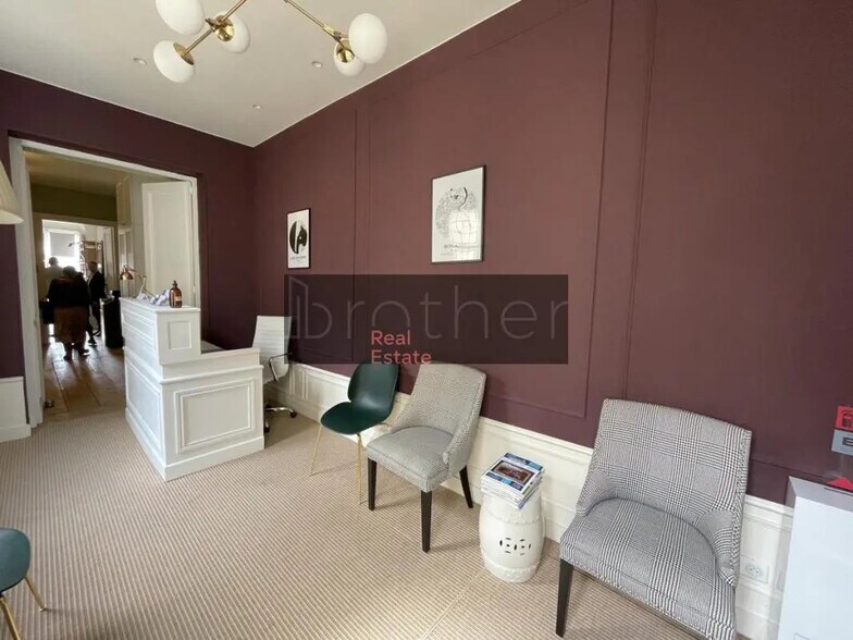 Office in Bordeaux for lease - Interior Photo - Image 2 of 5