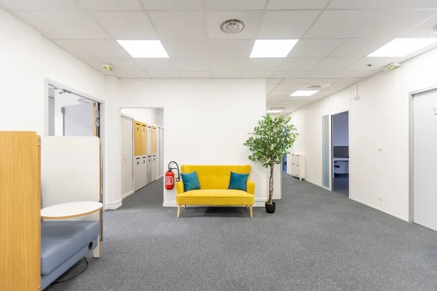 99 Rue Pereire, Saint-Germain-en-Laye for lease - Interior Photo - Image 3 of 7