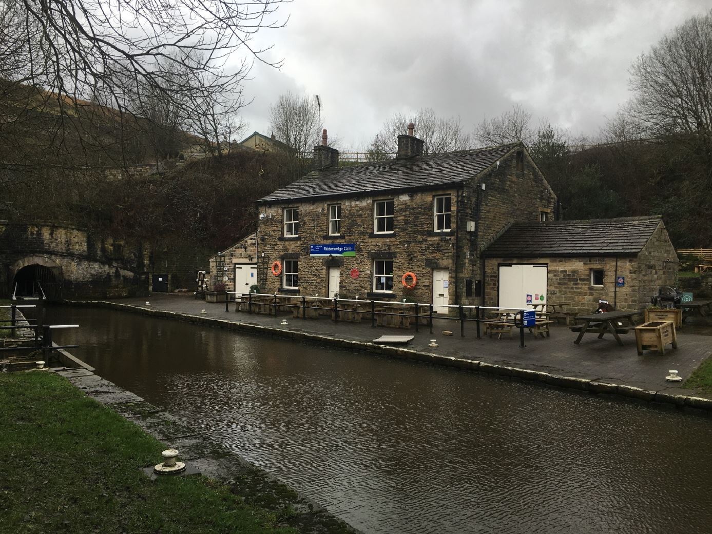 Waters Rd, Huddersfield for sale Primary Photo- Image 1 of 1