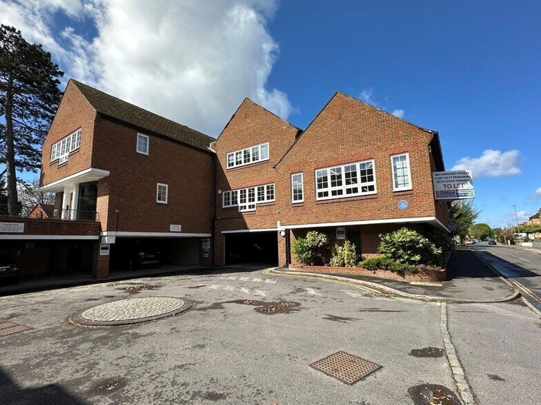 Summer Rd, Thames Ditton for lease - Building Photo - Image 1 of 13