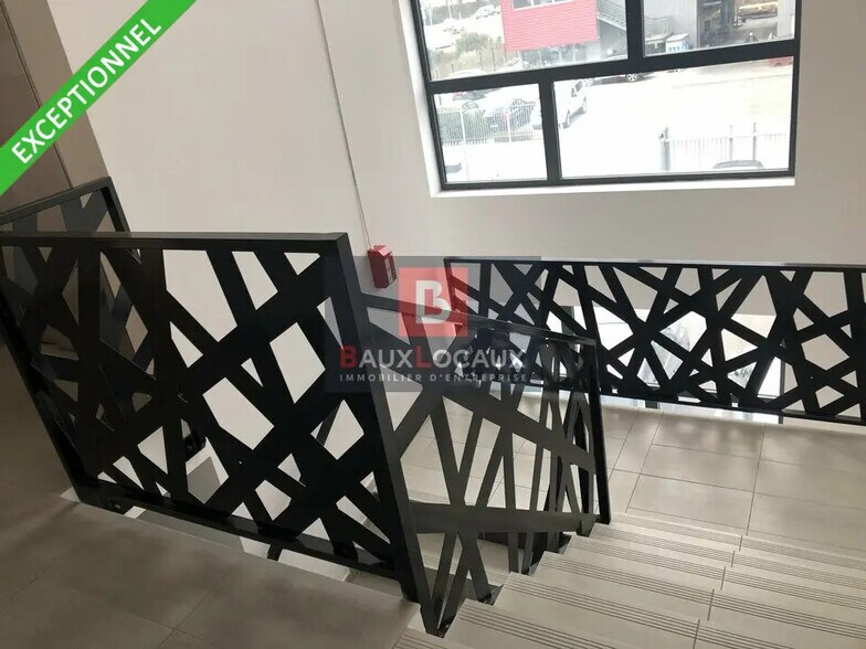 Flex in Bouc-Bel-Air for lease - Interior Photo - Image 3 of 20