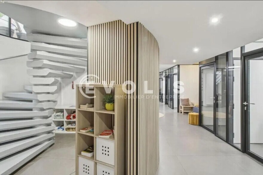 Office in Paris for lease - Interior Photo - Image 2 of 15