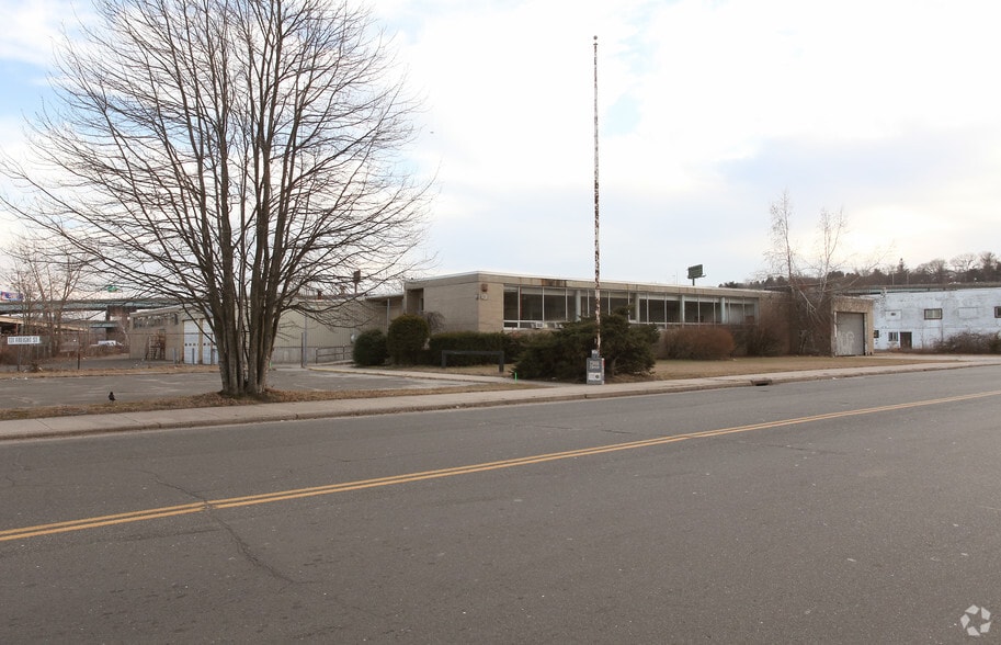 131 Freight St, Waterbury, CT for sale - Building Photo - Image 2 of 2