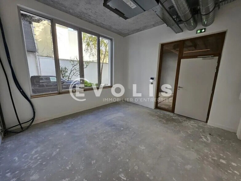 Office in Malakoff for lease - Building Photo - Image 2 of 45