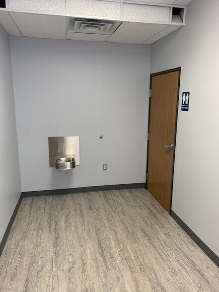 28225 Hoover Rd, Warren, MI for lease - Building Photo - Image 2 of 11