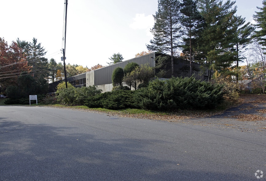 11 Brent Dr, Hudson, MA for sale - Primary Photo - Image 1 of 8