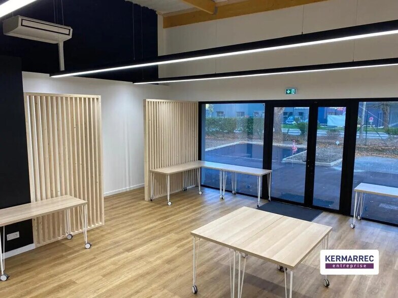 Flex in Plescop for lease - Interior Photo - Image 1 of 11