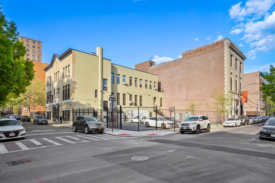 860 FOREST Ave, Bronx, NY for lease - Primary Photo - Image 1 of 5