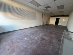 10222 N 43rd Ave, Glendale, AZ for lease Interior Photo- Image 1 of 3