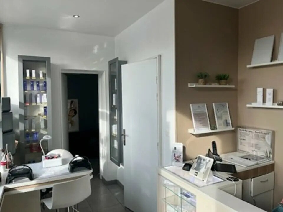 Vente Commerce 70 m² - Photo 1
