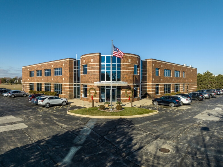 1190 Corporate Center Dr, Oconomowoc, WI for sale - Building Photo - Image 1 of 4