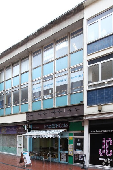 2 The Pavement, Crawley for sale - Primary Photo - Image 1 of 1