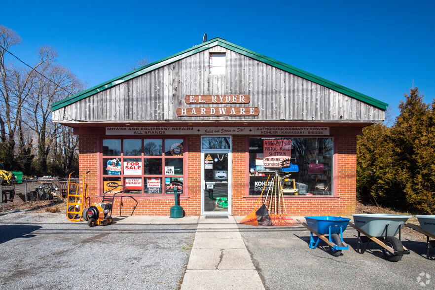 494 Montauk Hwy, East Quogue, NY for sale - Building Photo - Image 1 of 23