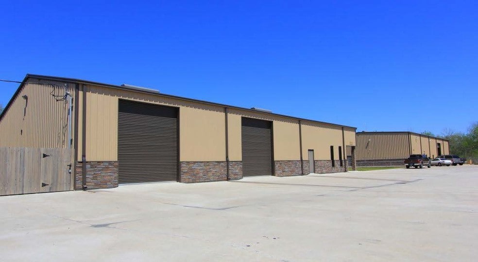 9963 FM 521 Rd, Rosharon, TX for lease - Building Photo - Image 1 of 5