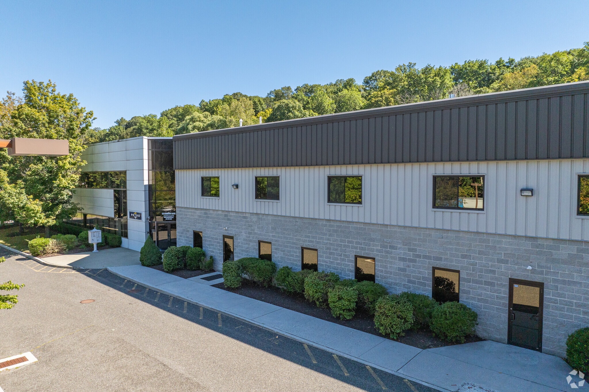 125 Commerce Dr, Brookfield, CT for sale Primary Photo- Image 1 of 1