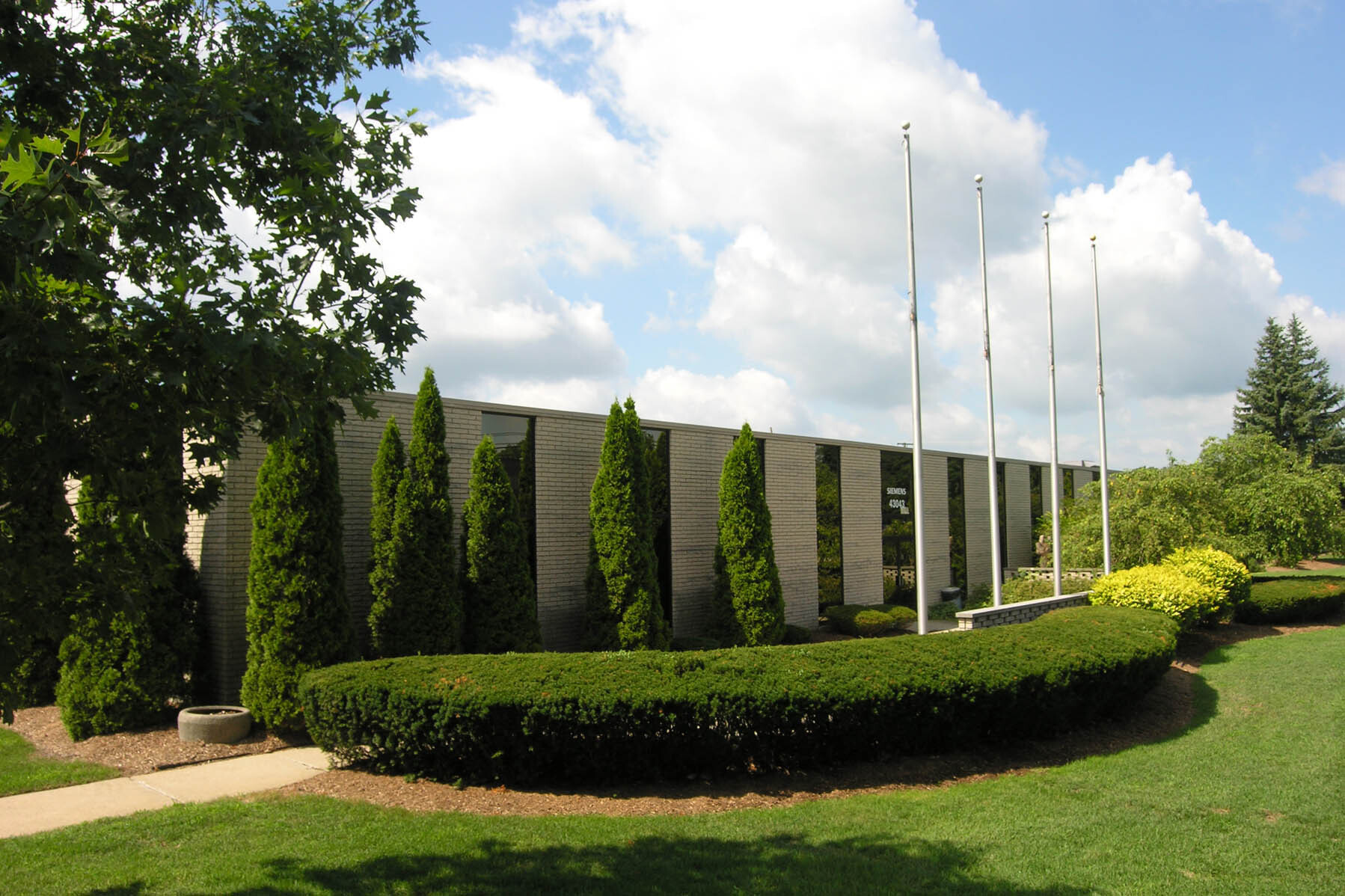 43043-43045 W 9 Mile Rd, Novi, MI for lease Building Photo- Image 1 of 5