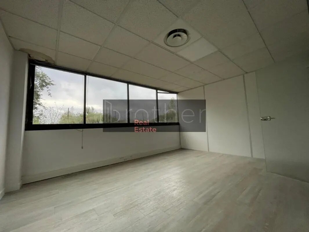 Office in Mérignac for lease Interior Photo- Image 1 of 7