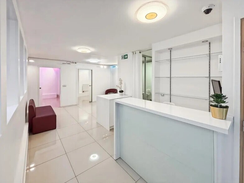 Office in Paris for lease - Interior Photo - Image 1 of 8