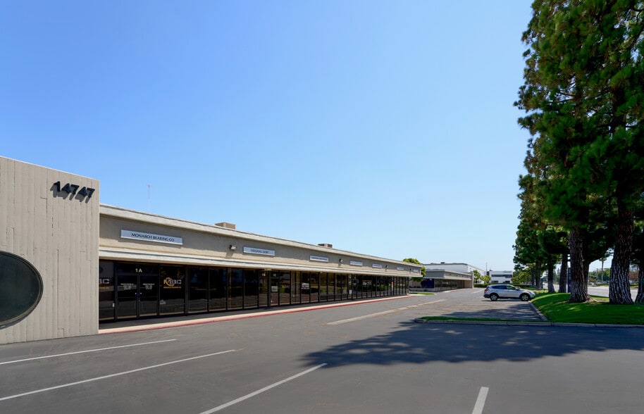 14747 Artesia Blvd, La Mirada, CA for lease - Building Photo - Image 1 of 7